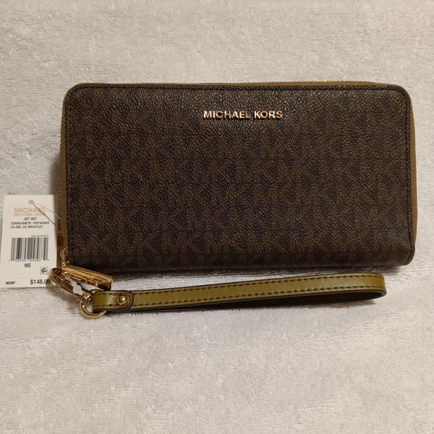 Michael Kors Jet Set Large Wallet/ Wristlet (authentic)