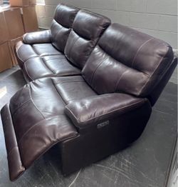 TRAYTON FURNITURE HK LTD RIDGEWIN LEATHER electric powered Sofa and Love seat set Retail Price $2800 Your Price $1300