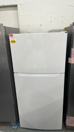 LG Refrigerator top and bottom in color white