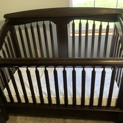 Romina Solid Wood Crib With New Mattress 