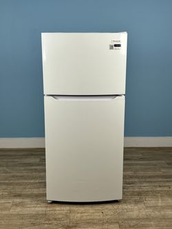 Frigidaire - 27.6 in. 14 cu. ft. Top Freezer Refrigerator in White, ENERGY STAR