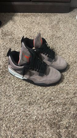 Jordan 4 Taupe Haze Size 9.5