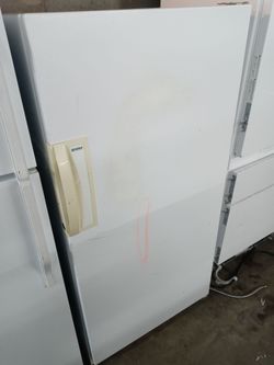 Kenmore white upright freezer - Free delivery