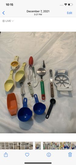 LOT OF 15 PIECE Vintage KITCHEN UTENSILS, SPATULAS, Measuring Cups/Spoons,slicer