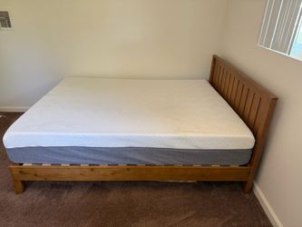 Cama Queen de Madera + Colchón Novilla - $300