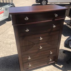 CHEST OF DRAWERS