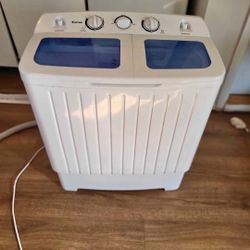 Washing Machine /dryer Almost New Perfect For Apartment