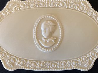 Luxor cameo dresser box