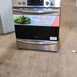 Brand New Frigidaire Gallery Electric Range. 