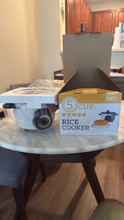 Brand new 5 cup Rice cooker made of stainless steel