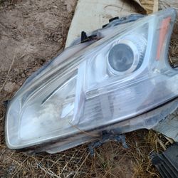 2014 Maxima Front Headlight Housings . No Cracks