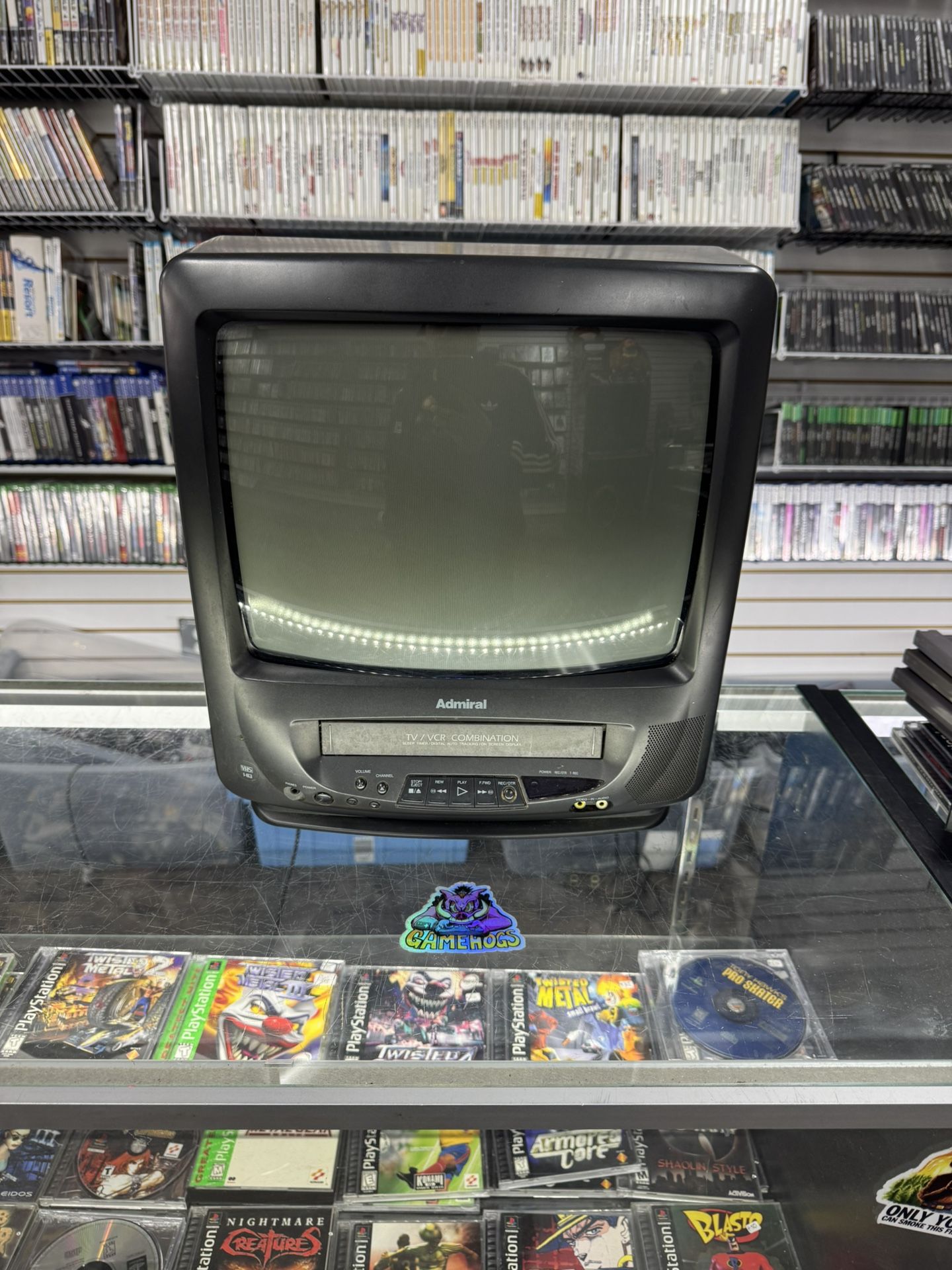 13 Inch Tv VCR Not Working But tv Perfect To Play Duckhunt Or Any System $125 Gamehogs 11am-7pm
