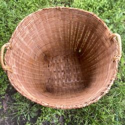 Basket handwoven rattan/Canasta tejida a Mano