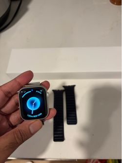 Apple Watch Series 8 45mm with additional straps
