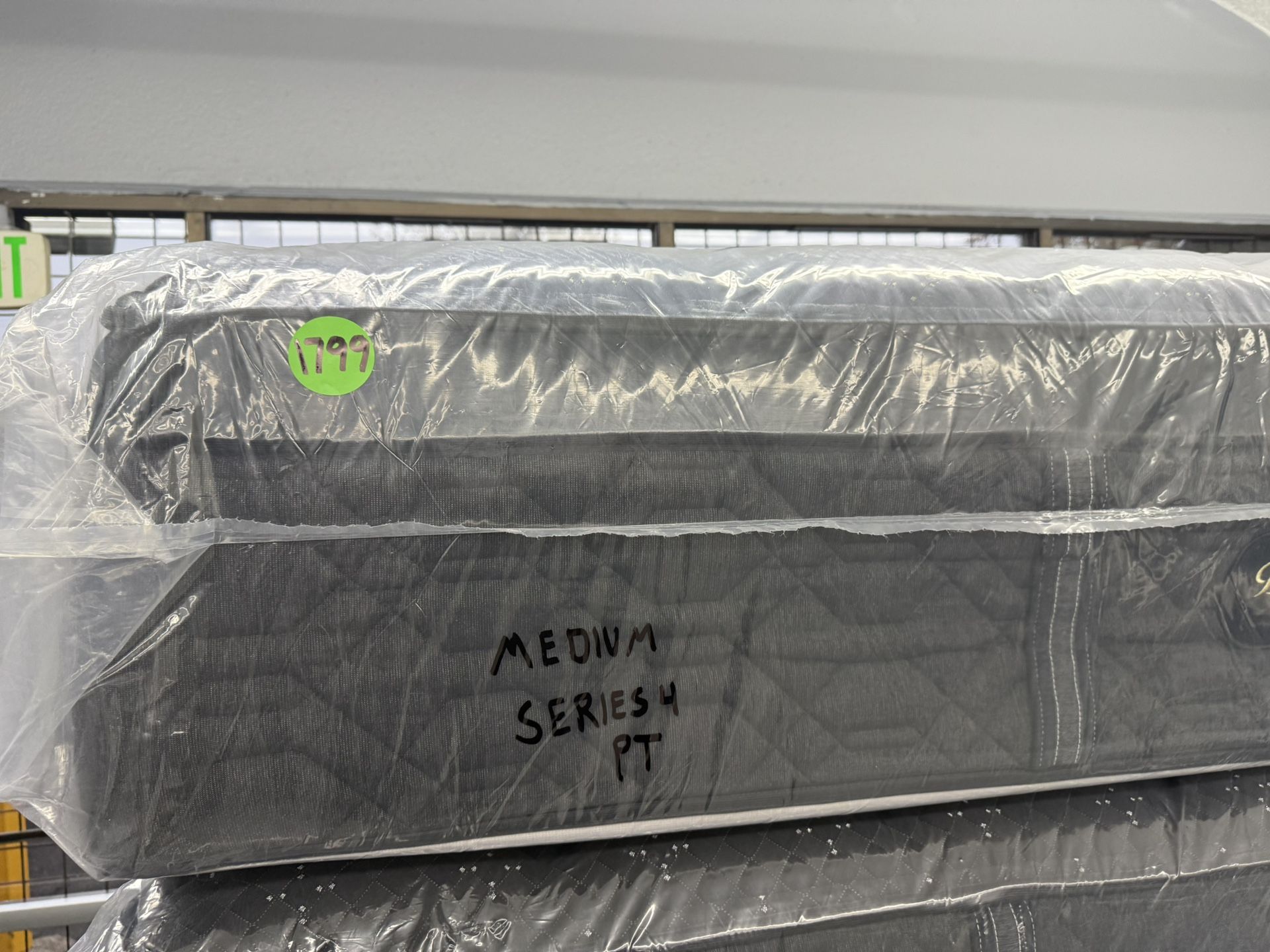 KING SIZE SIMMONS BEAUTYREST BLACK SERIES 4 (MEDIUM) PILLOW TOP MATTRESS &