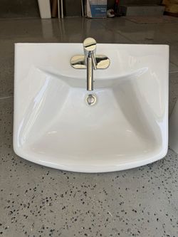 White pedestal sink with faucet included