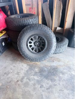 Fuel wheels with 37” Toyo Open Country AT Tires
