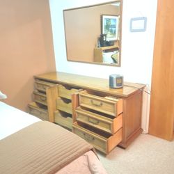 Dresser With Mirror 