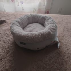 Relaxing Donut Bed For A Cat Or A Small Pup