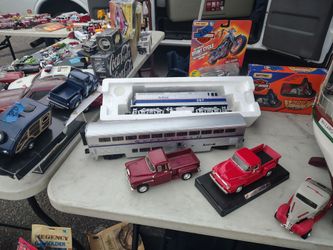 Amtrak Superliner Lionel and MTH Amtrak Locomotive