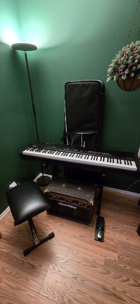 Yamaha CP33 Weighted Keyboard + lots accessories