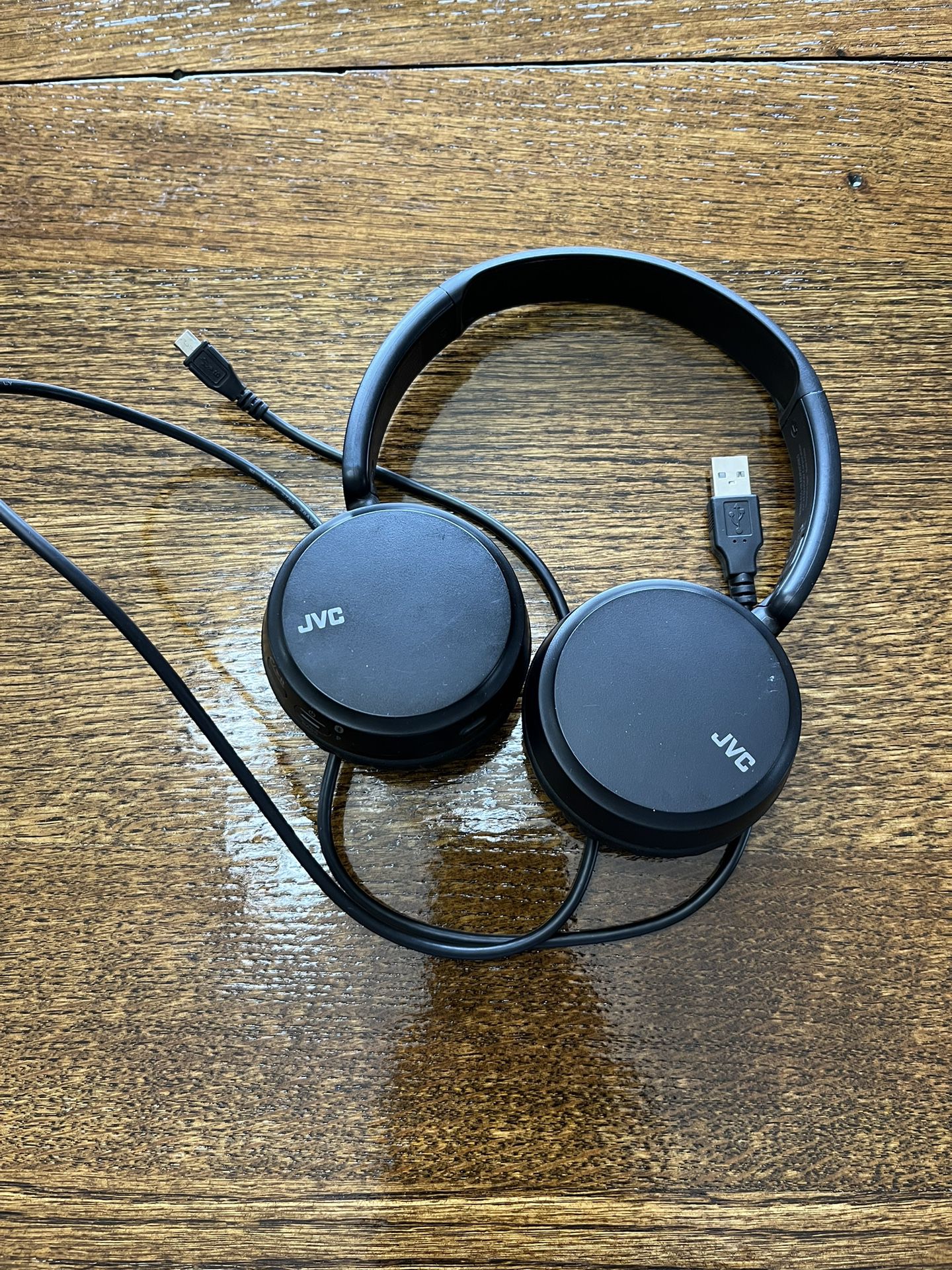 LIKE NEW JVC Bluetooth Headphones (NWT  $70)