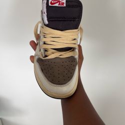 Travis Scott reverse mocha size 10