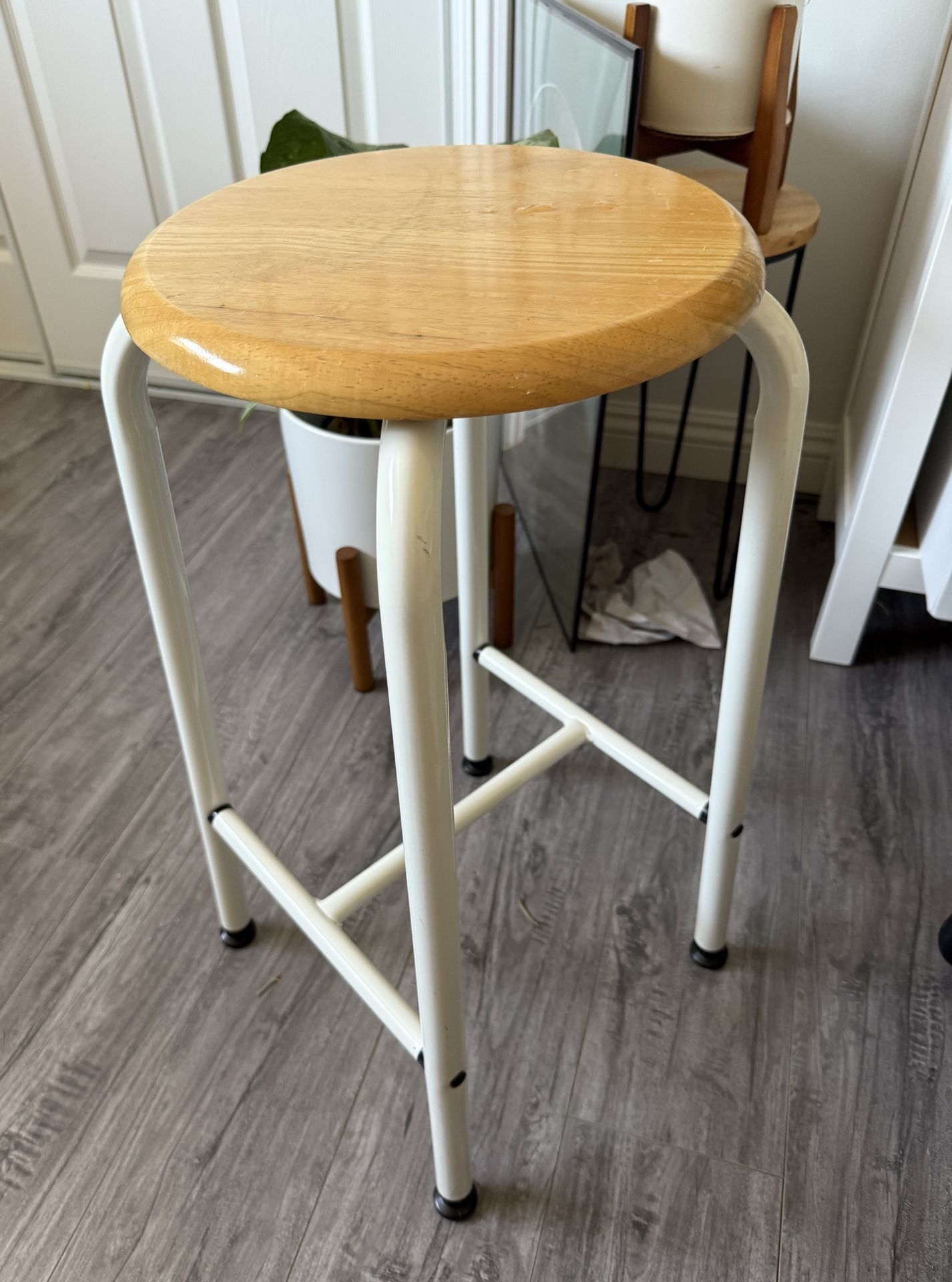 Wooden Counter Top Height Bar Stool Seat Or Stool For Plants