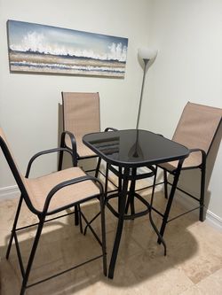 Outdoor pub height table and 3 chairs great for balcony space front porch or yard seating