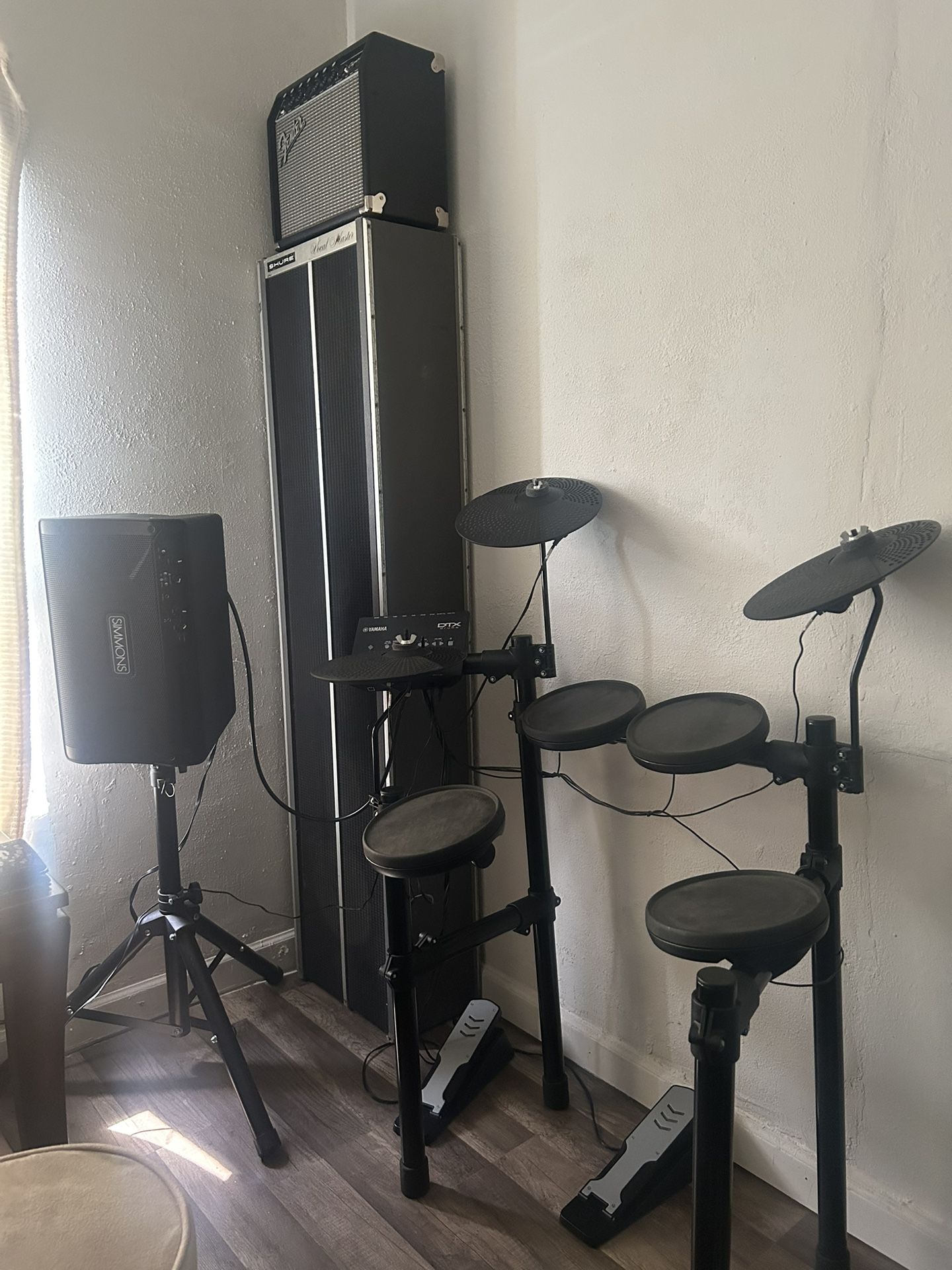 Yamaha DTX402K - Simmons Drum Amplifier (Electric Drums with Speaker)