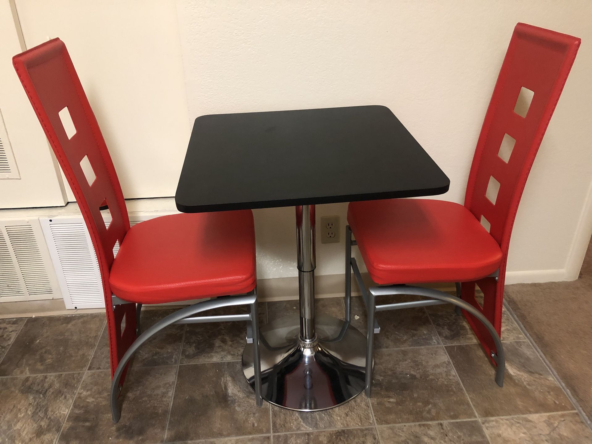 Square Table and 2 chairs