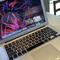 Apple MacBook Air 13” I5/8GB/256GB SSD &180