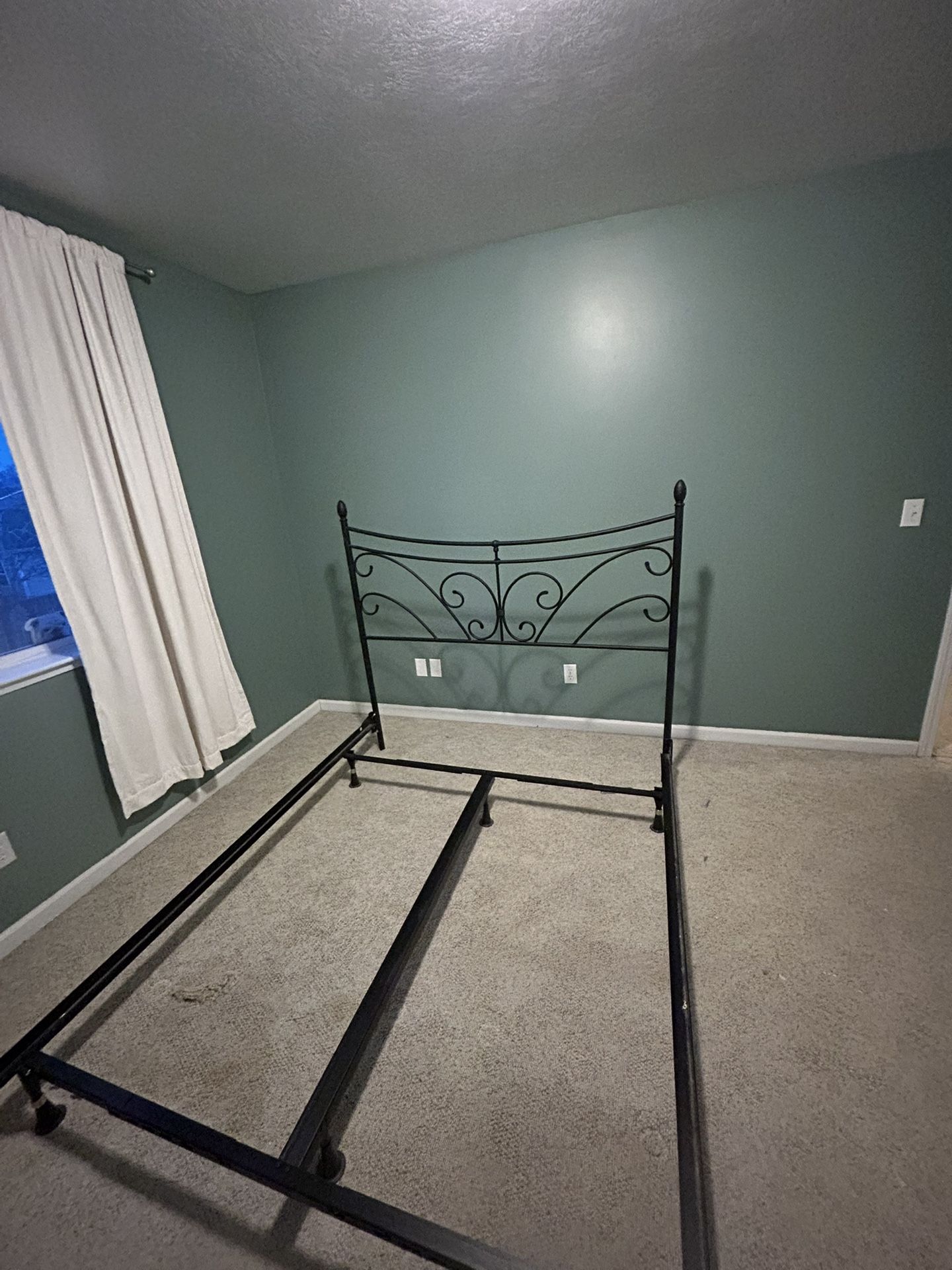 Queen bed Frame - Black, Easy To Assemble