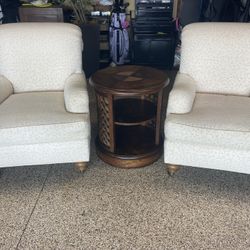 Living Room Chairs/Table