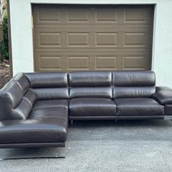 Sectional Couch/Sofa - Leather  - Like New - Delivery Available 🚛