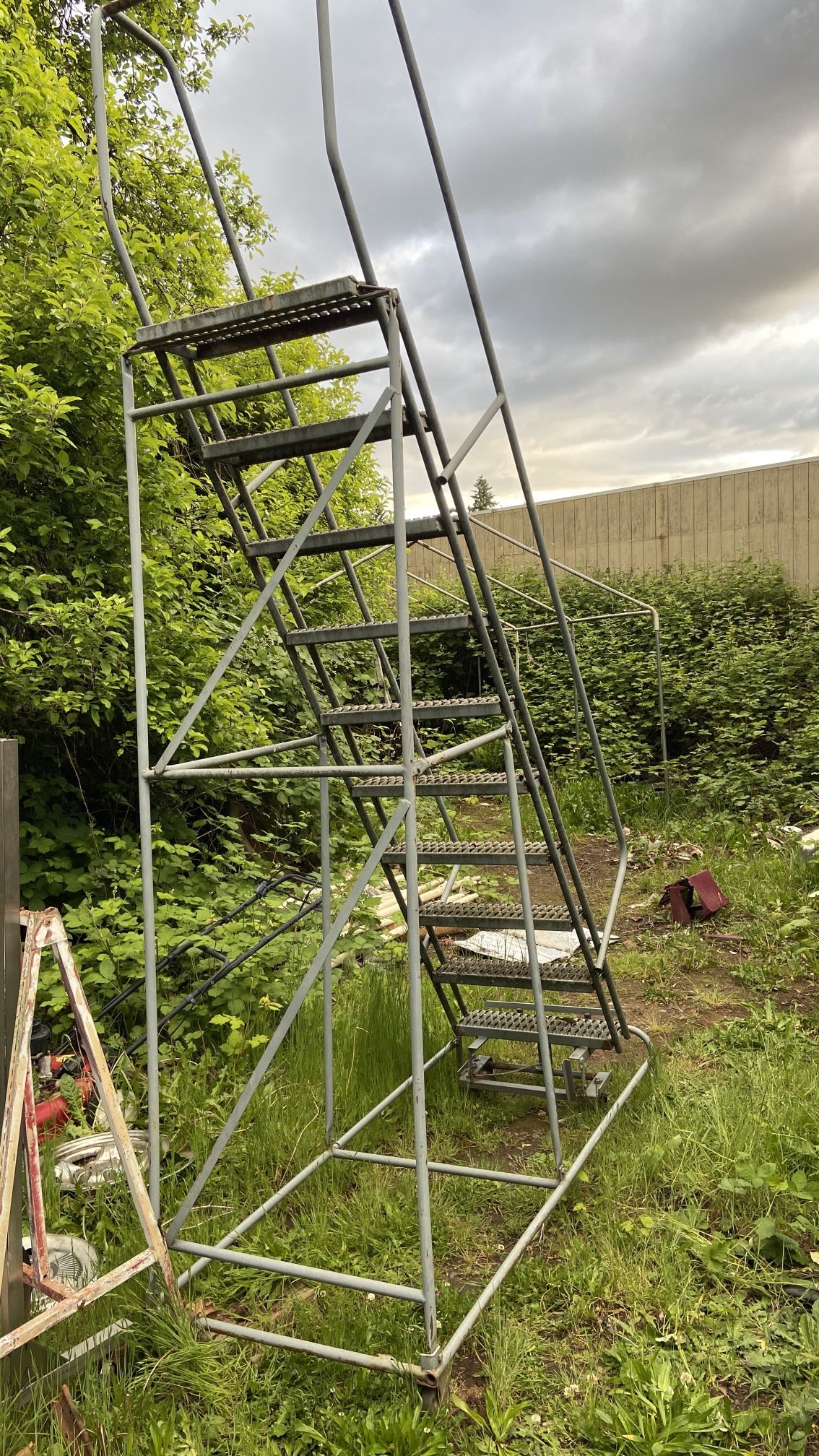 10 step rolling Safety ladder