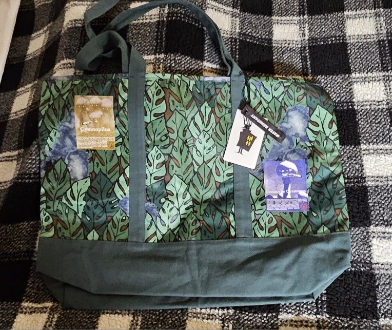 Real Bad Man
Real Bad Man - Shroomer Large Tote Bag (Jungle)