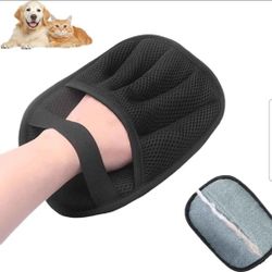 2 pcs Reusable 5-Finger Pet Hair Remover + Roller – No Sticky Refills Needed!-Shipping available 