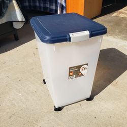 Pet Food Container 