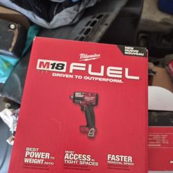 Milwaukee M18 Fuel 1/2 Impact Wrench 