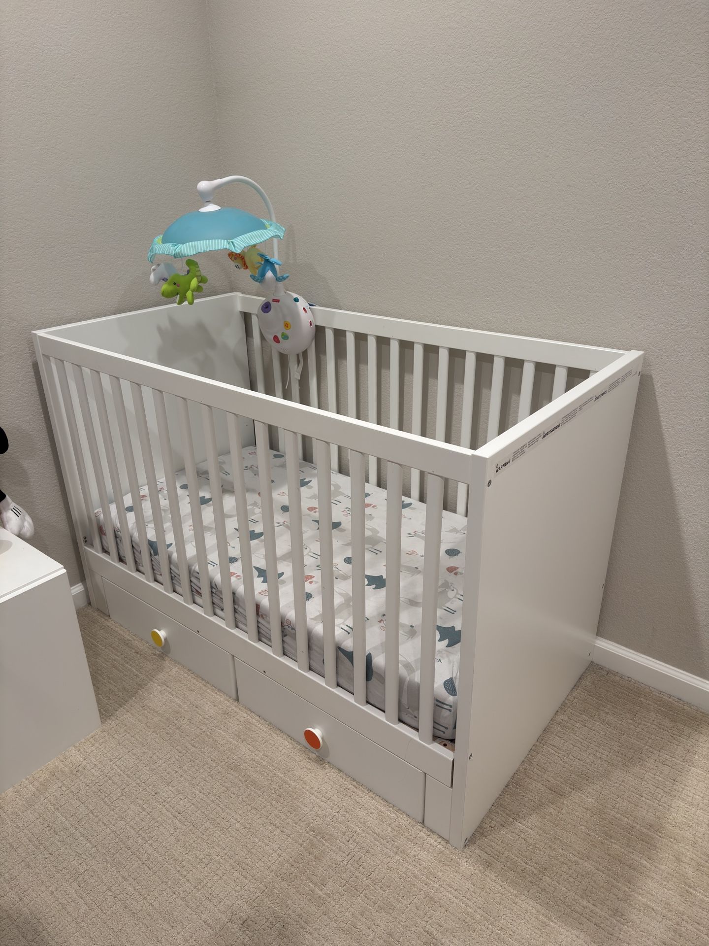 Crib With Mattress (need To Be Assembled)