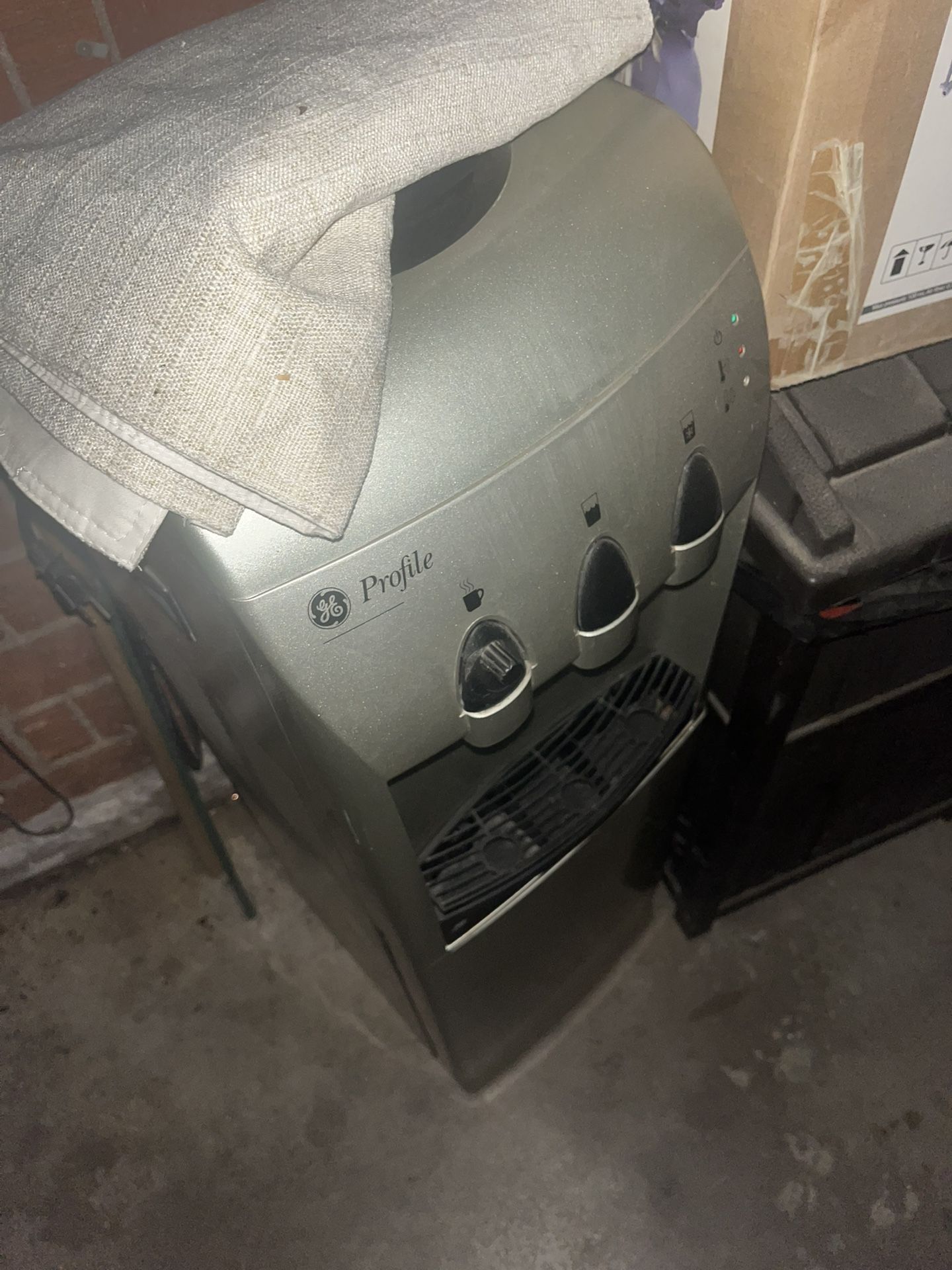 Untested Water Fountain Dispenser