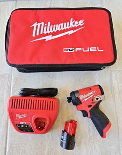 Milwaukee FUEL 12V Impact Driver Kit