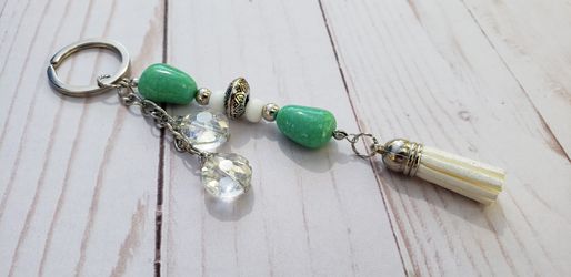 green tassel Beaded Keychain,Large Tassel Keychains, Keychain for Women, glass keychain, beads, Purse Charms, Gift Ideas