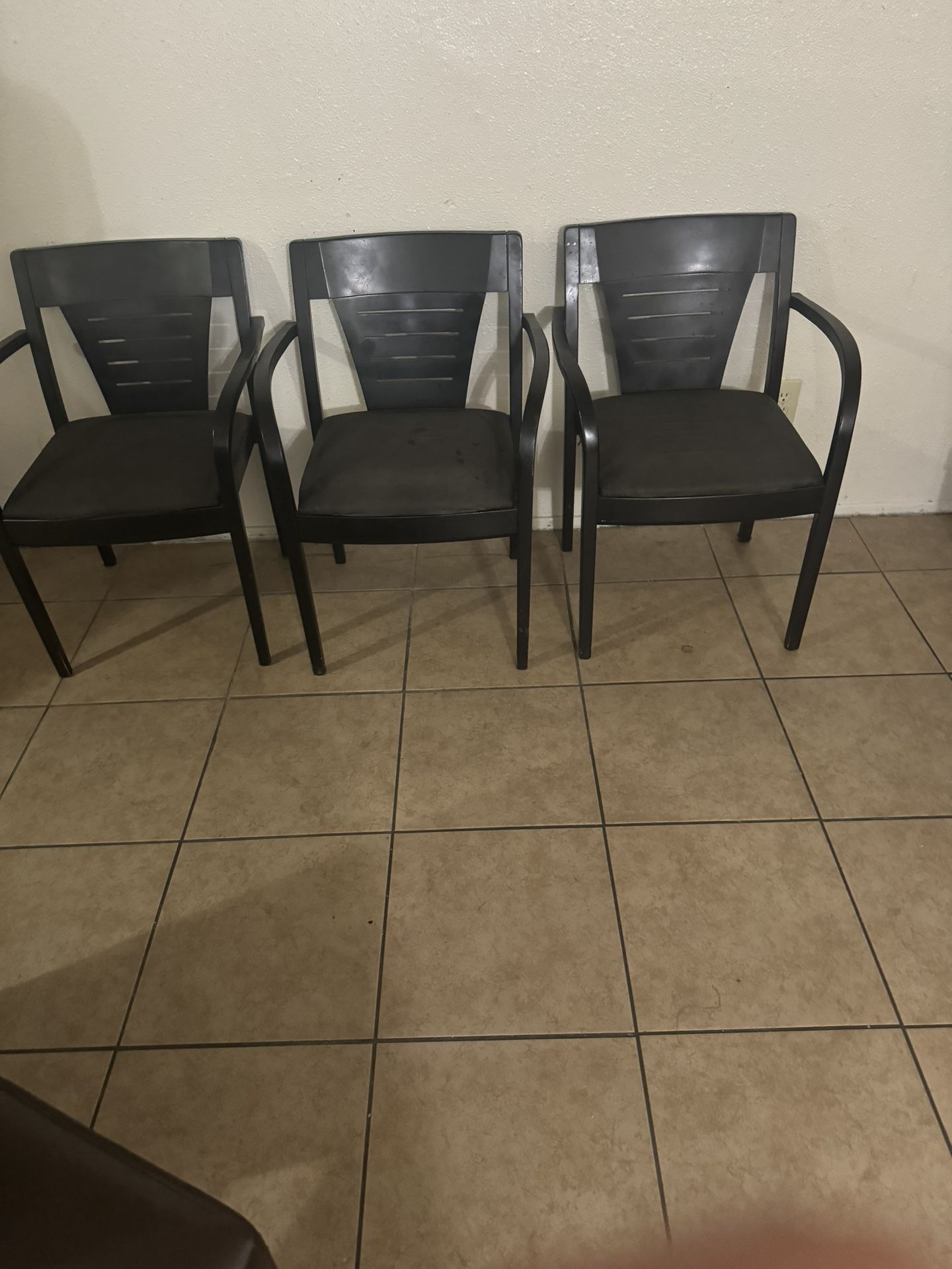 Tres Silas En Buenas Condiciones En 35 Dolares Por Las Tres