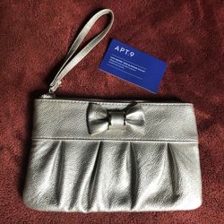 Apt. 9 Bobby Bow Wristlet