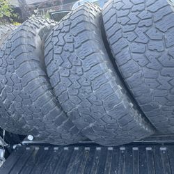Falken 285/70/17