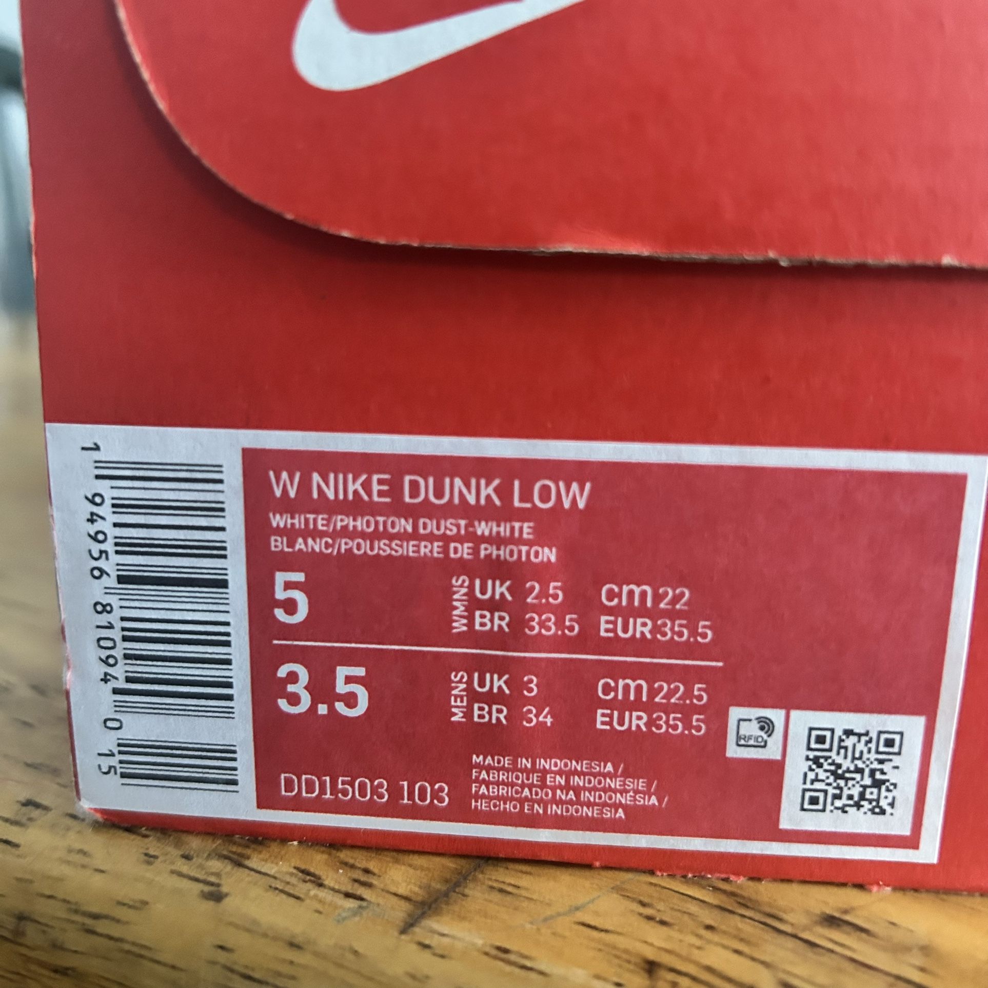 Brand new dunks