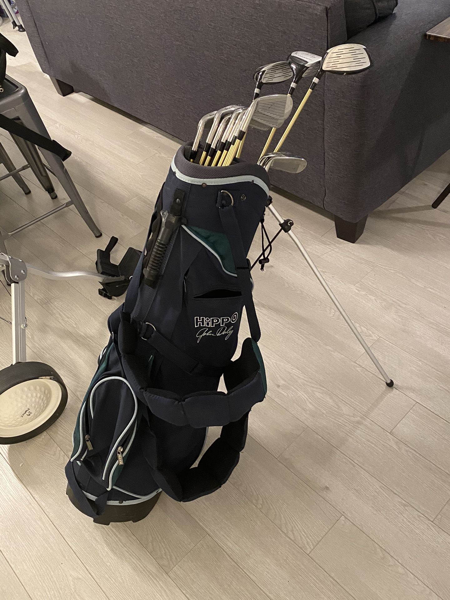 John Daly Hippo Golf Clubs and Birdie Cart for Sale in Reston, VA OfferUp