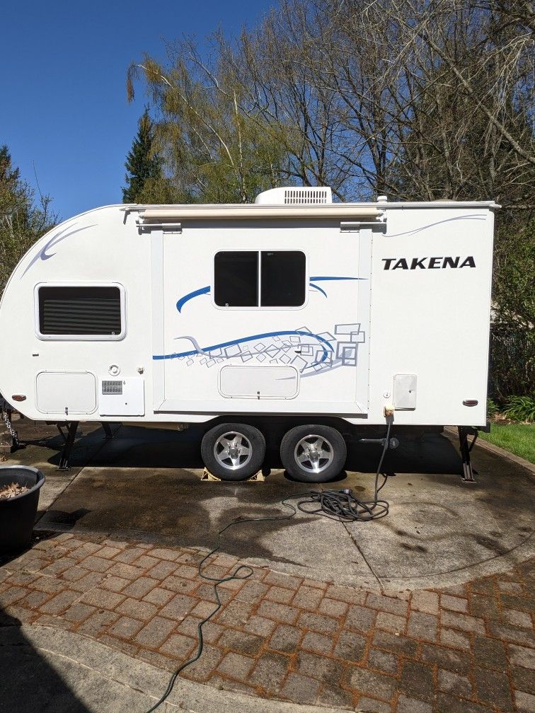 Chalet Takena 1865-EX Trailer